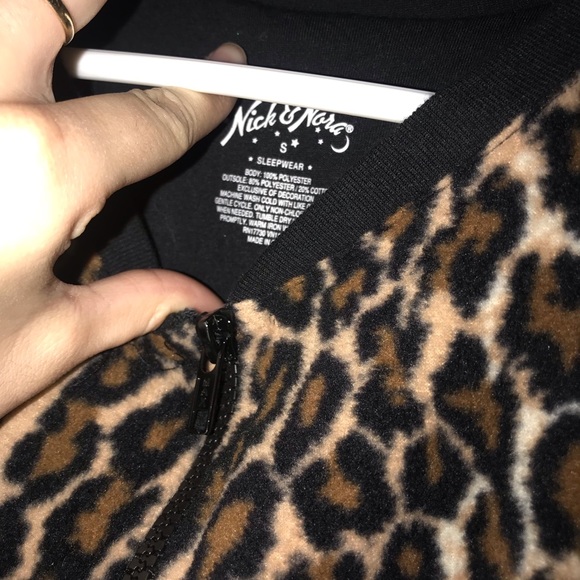 Cheetah print pj onesie - Picture 2 of 3